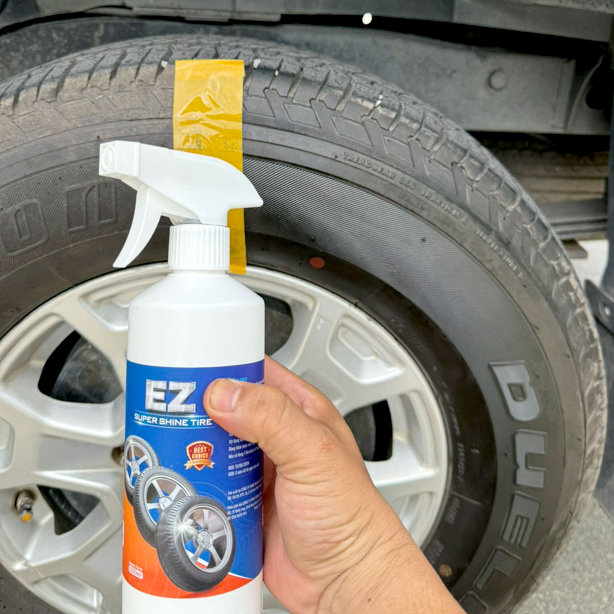 Xịt dưỡng lốp xe trở nên đen bóng